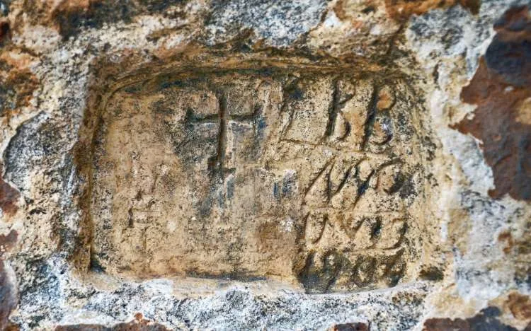 Grama Bay rock inscriptions